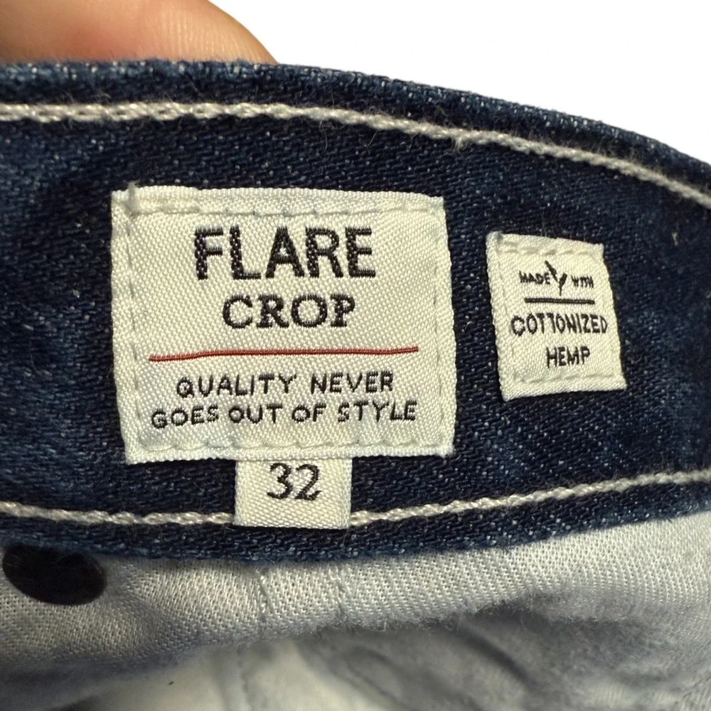 Womens Levis Flare Crop High Waisted Raw Hem Jean Shorts Dark Wash Denim Size 32